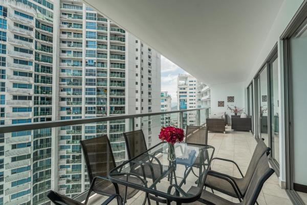 Comfortable high-floor 2-bedroom apartment