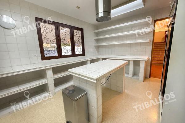 Venta de casa de 2 niveles en altos del golf