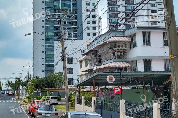 Venta de terreno con casa en coco del mar