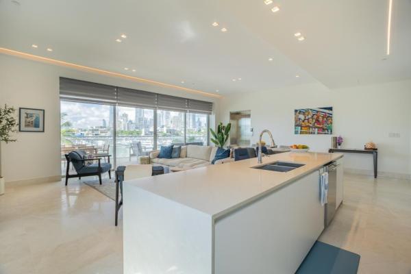 Beach club residences, ocean reef island