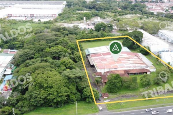 Venta de terreno con galera sobre la vía tocumen