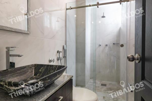 Venta de penthouse con vista al mar y la ciudad