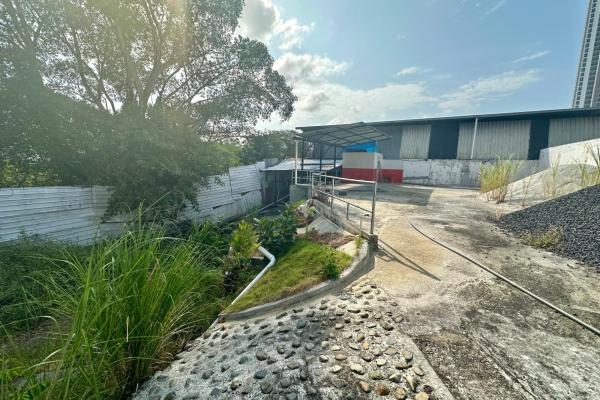 Commercial lot for sale or rent in linda vista