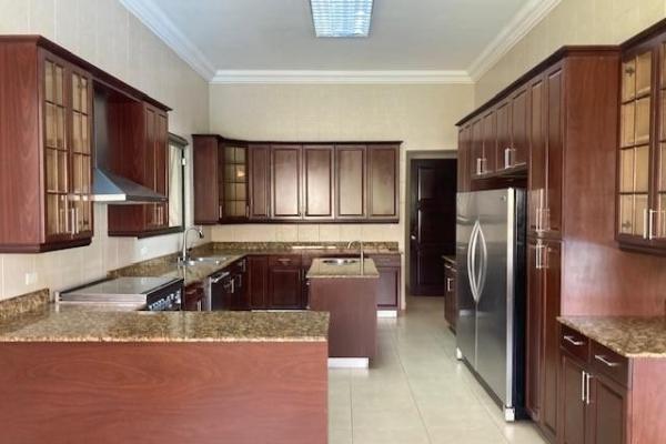 4 bedroom house toscana del este with solar panels