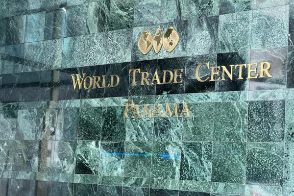 Commercial office for sale at the wtc in marbella.