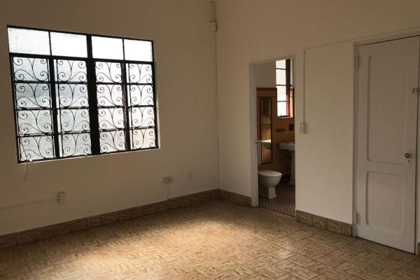 Venta de edificio en bella vista con tres amplios apartamentos