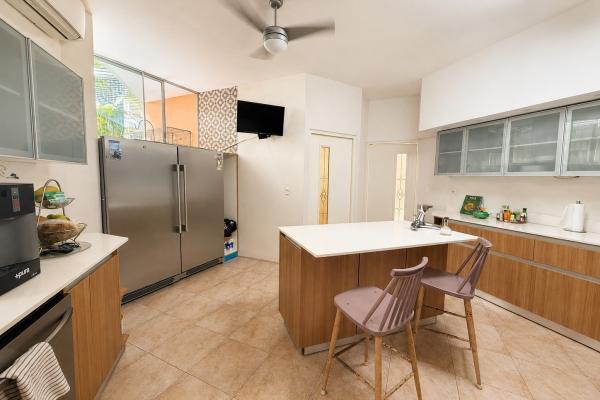 Duplex house for sale in altos del golf