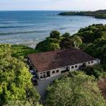 Triplex con vista al mar que genera ingresos en el ciruelo
