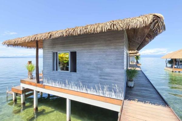 Coral bay bungalows - luxury overwater resort