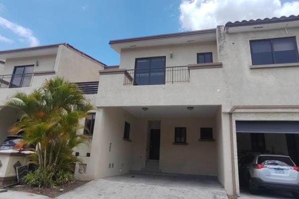 Vendo townhome en embassy club para inversionistas. generando renta.