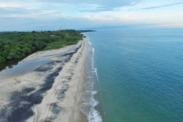 Venta de casa de playa en sea cliff, con piscina