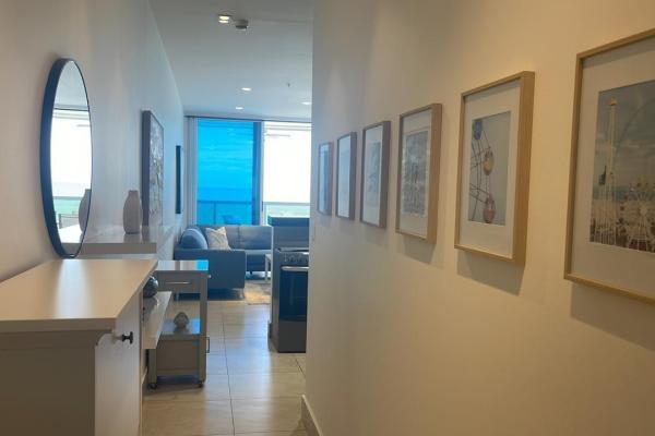 Apartamento moderno de 2 habitaciones frente al mar en playa malibú