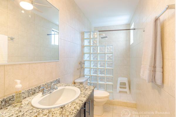 Condominio de lujo frente al mar en boutique biltmore – nueva gorgona
