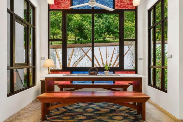 Oceanfront home with swimming pool in mata oscura