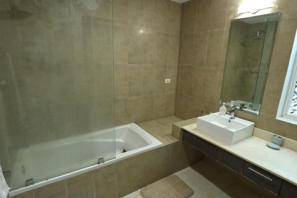 Furnished 2-level apartment near the beach