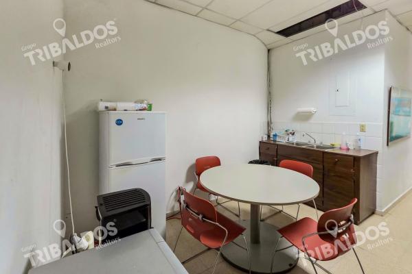 Commercial premises for sale in tumba muerto