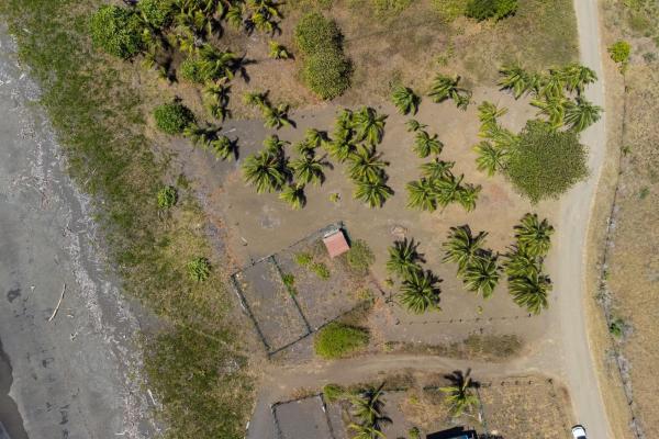Se vende terreno titulado frente a la playa en cambutal