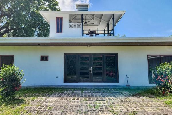 Four-bedroom ocean view home in boca chica
