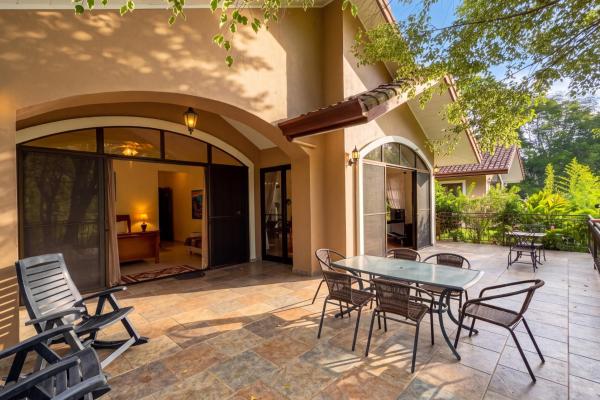 Two villas with 6 bedrooms and mountain views