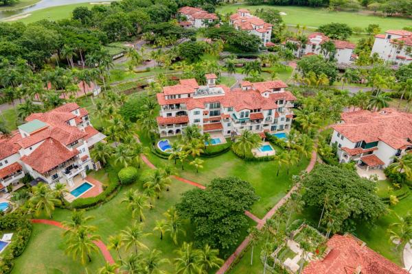 Lake view apartment in casa del sol buenaventura