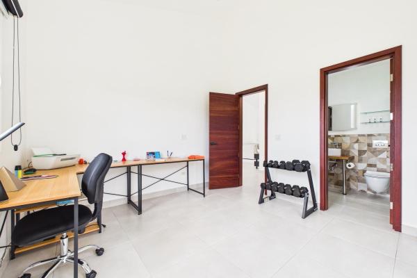 Hermosa casa moderna de 2 dormitorios con piscina