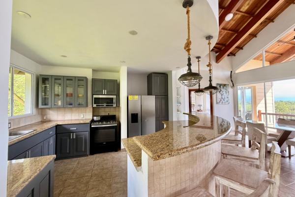 Hermosa villa frente al agua con muelle privado en sunset point, isla colón