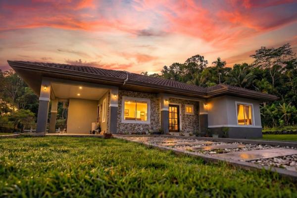 Modern furnished 2-bedroom home in boquete
