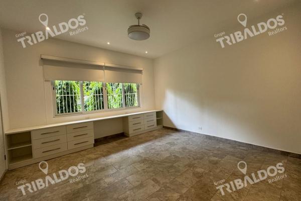 Venta o alquiler de espectacular casa en altos del golf con piscina