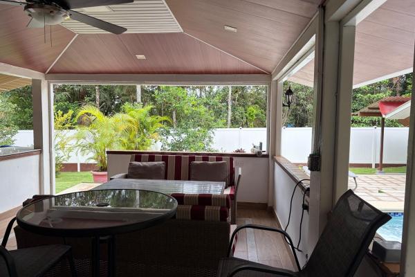 Se vende casa en altos de cerro azul