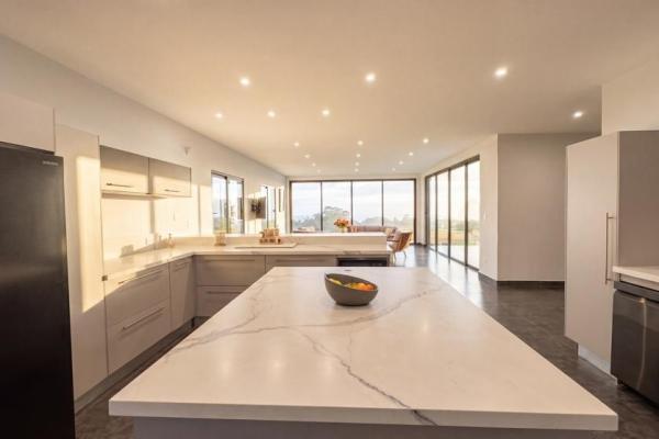 Casa de estilo contemporáneo en boquete country club, panamá.