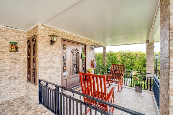 Beautifully maintained 3-bedroom home with guest s