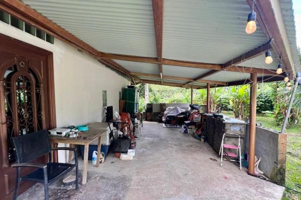 Casa con amplio terreno en la laguna