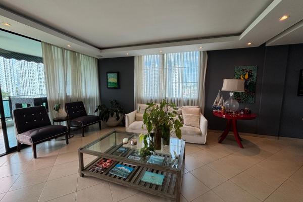 Modern apartment in altos del golf