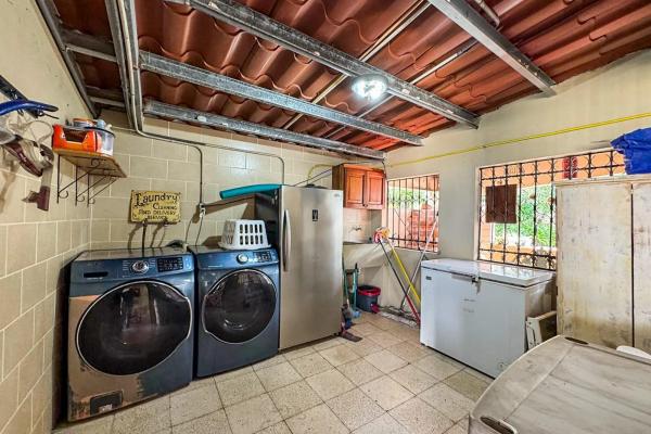 Casa con piscina en lote de 2.239 m²