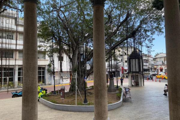 Edificio con 3 locales comerciales en santa ana. (casa angélica)