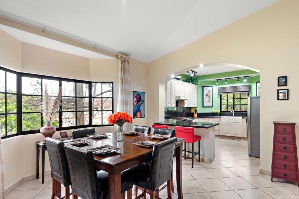 Rare 3-bedroom corner condo in valle escondido