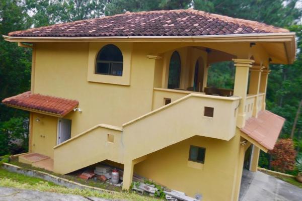 Casita de montaña y gran terreno