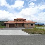 Excelente casa en un gran terreno en venta