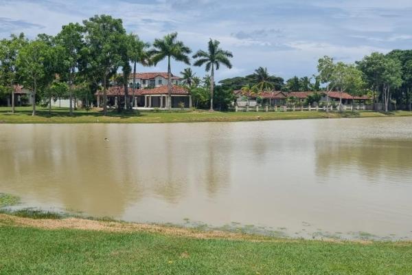 Lot facing the golf course in buenaventura