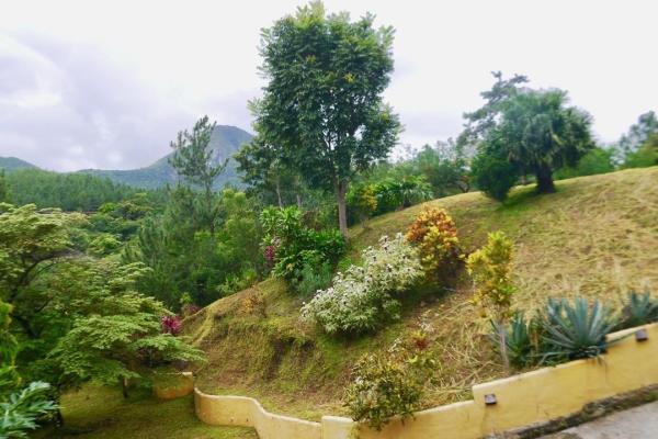 Casita de montaña y gran terreno