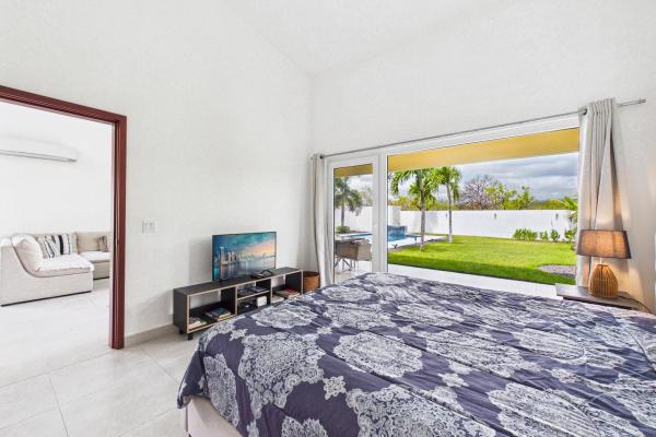 Hermosa casa moderna de 2 dormitorios con piscina