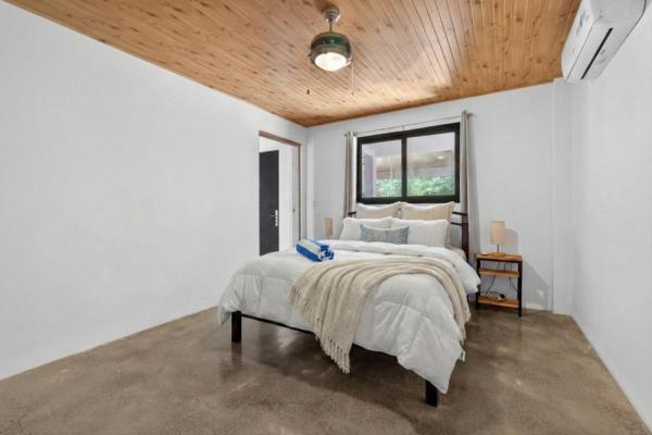 Turnkey ocean-view luxury villa in sea view hills