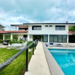 Venta de hermosa casa de playa en el cortijo, costa esmeralda