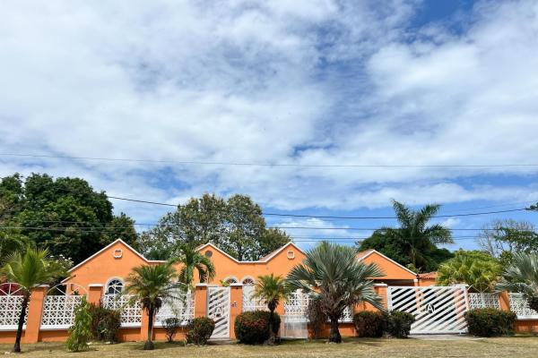 House with tourist potential - pacific riviera