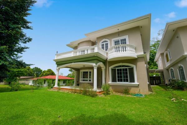 Single family house in llanos de curundu, ancon