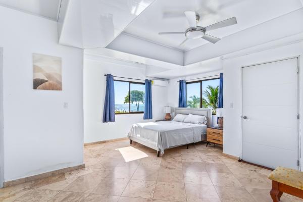 Beachfront estate on 1.5 hectares in playa nanzal