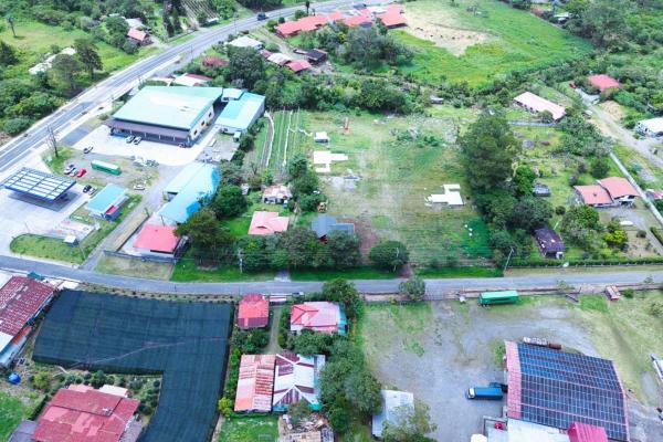 Casa nueva de madera en preventa en volcán, chiriquí