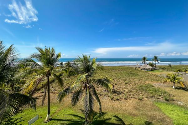 Condominio frente al mar en venta en playa la barqueta chiriquí panamá