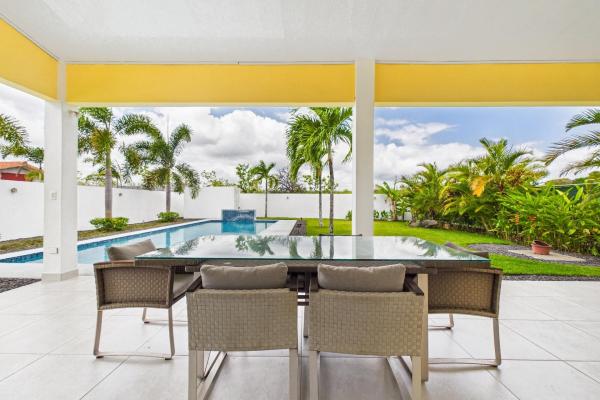 Hermosa casa moderna de 2 dormitorios con piscina