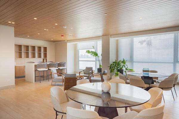 Beach club residences, ocean reef island